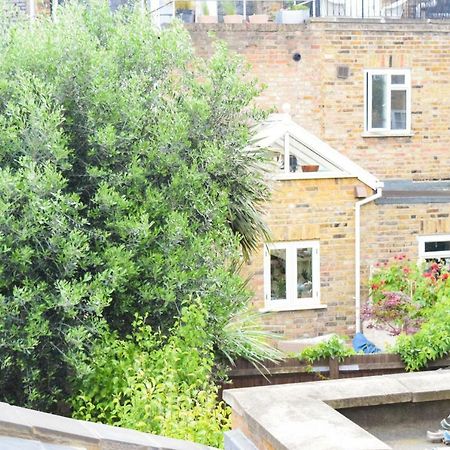 3 Bedroom Family House With A Superb Kitchen And Garden London Eksteriør billede