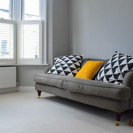 3 Bedroom Family House With A Superb Kitchen And Garden London Eksteriør billede