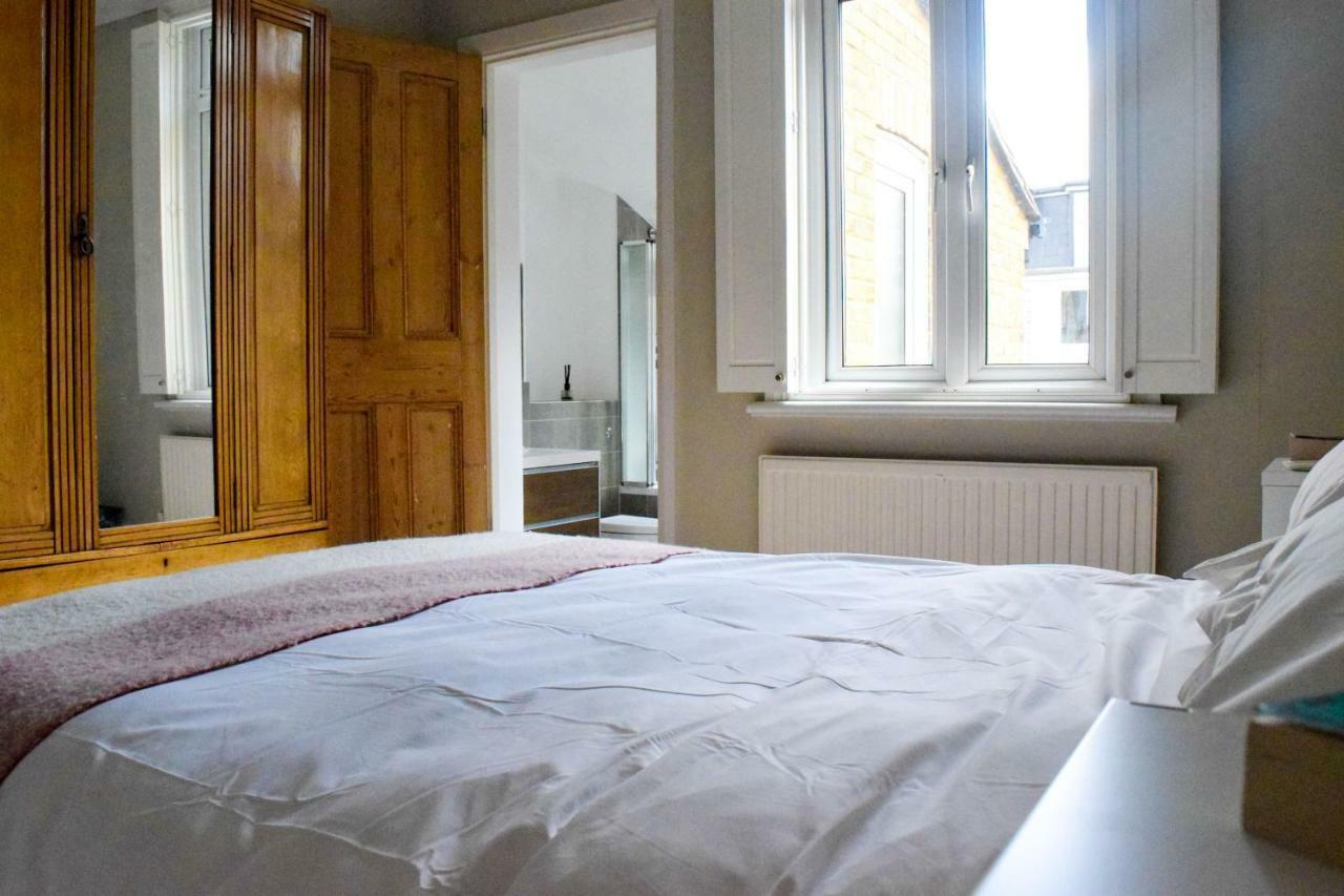 3 Bedroom Family House With A Superb Kitchen And Garden London Eksteriør billede