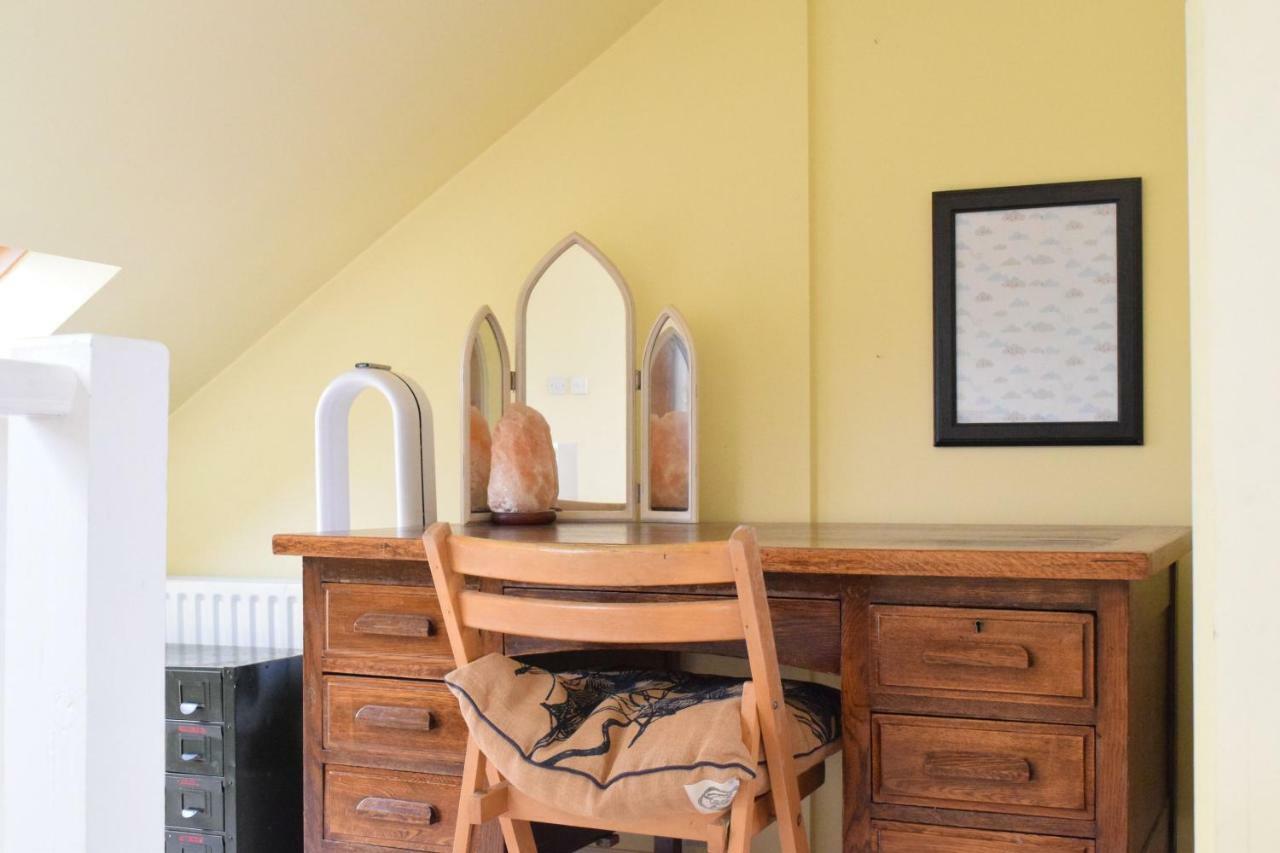 3 Bedroom Family House With A Superb Kitchen And Garden London Eksteriør billede