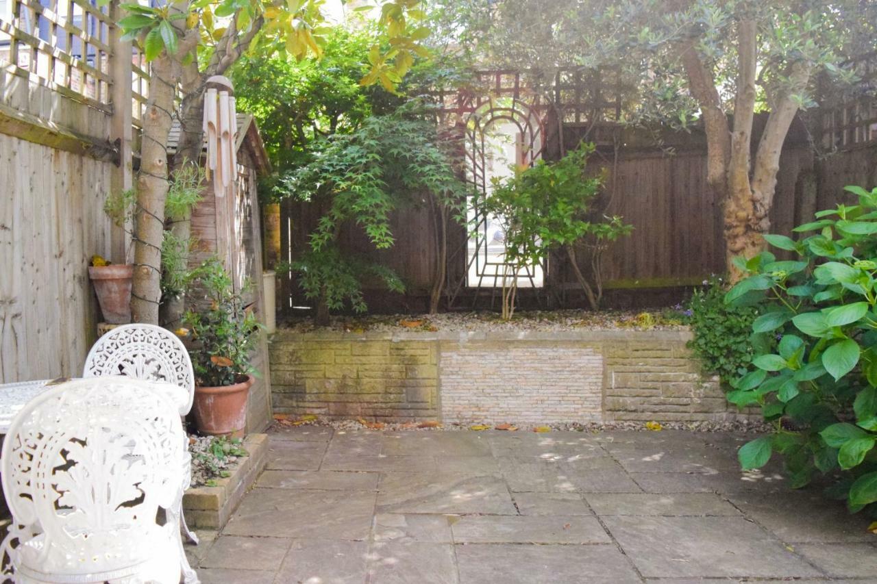 3 Bedroom Family House With A Superb Kitchen And Garden London Eksteriør billede