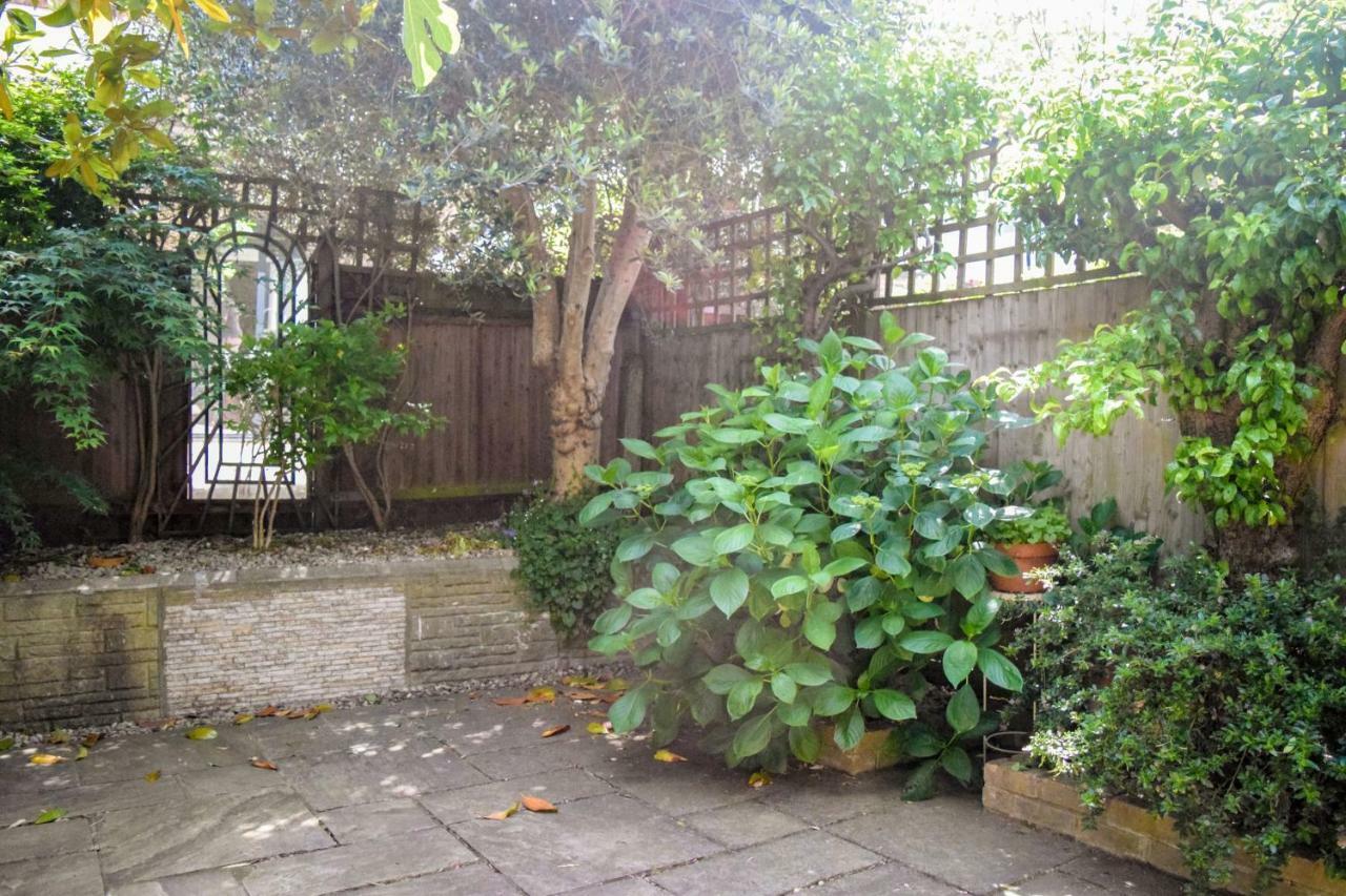 3 Bedroom Family House With A Superb Kitchen And Garden London Eksteriør billede